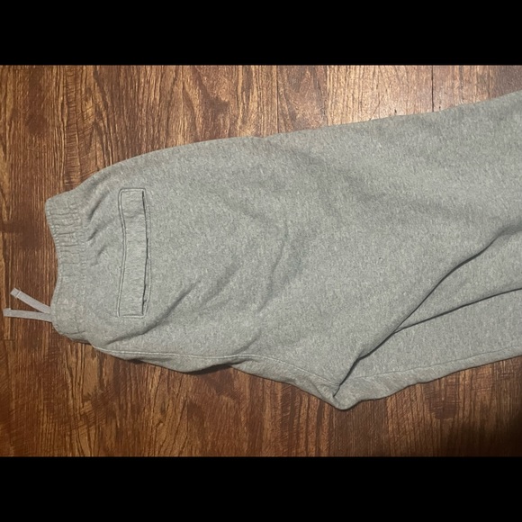 Nike Sweatpants - Picture 2 of 3